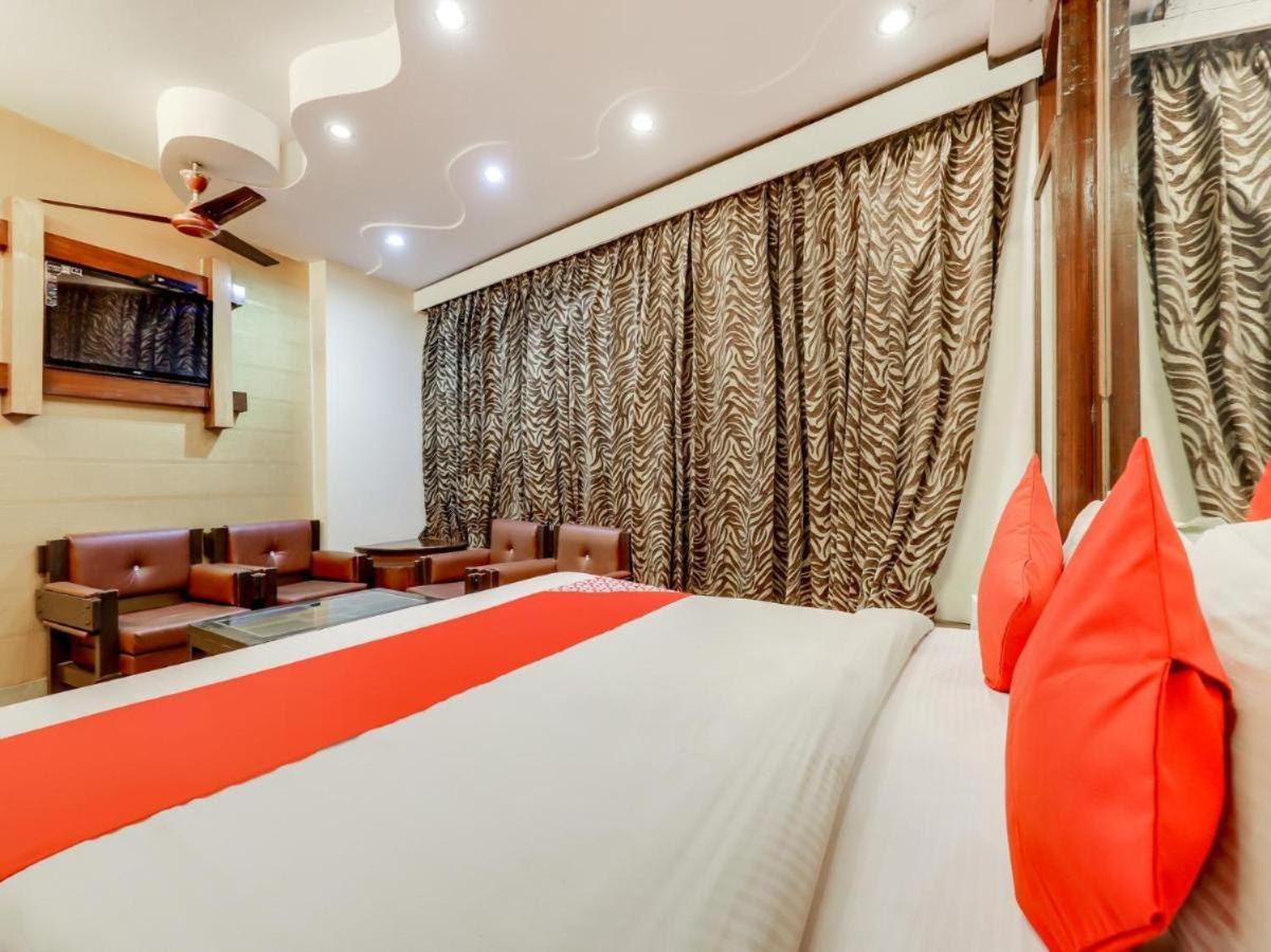 Hotel R Deluxe "Couple Friendly Vaccinated Staff" Νέο Δελχί Εξωτερικό φωτογραφία
