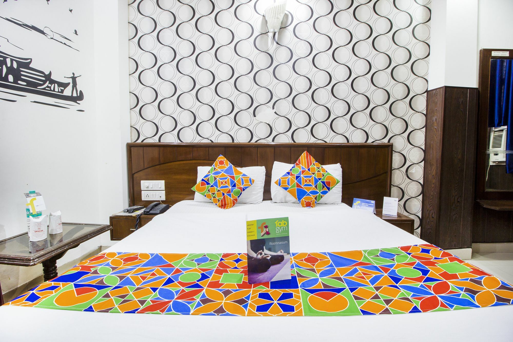 Hotel R Deluxe "Couple Friendly Vaccinated Staff" Νέο Δελχί Εξωτερικό φωτογραφία